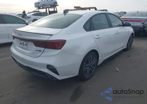 2024 Kia Forte Gt-Line z USA, uszkodzony, nr VIN 3KPF54AD3RE771240